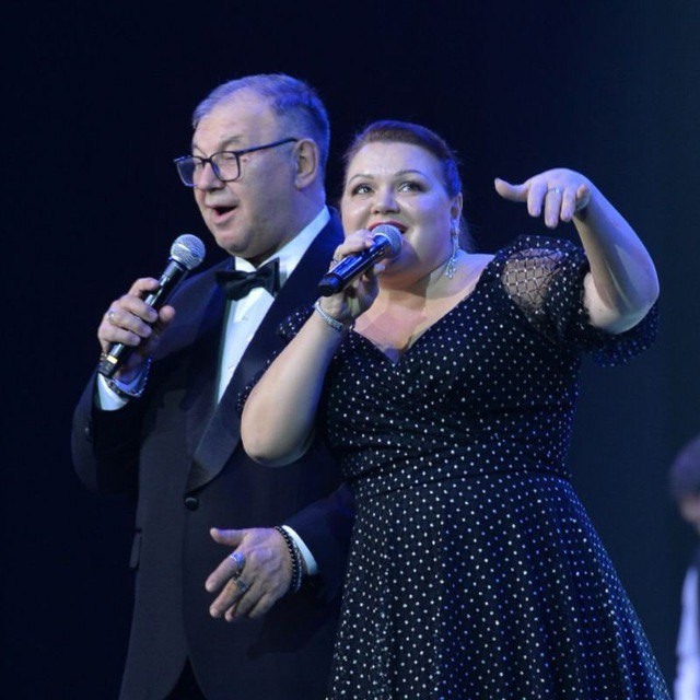 Более 15 тысяч зрителей рукоплескали Суховым на церемонии "Шлягер года"