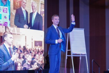 Будущее молодых лидеров формируется с "365 вопросами к себе"